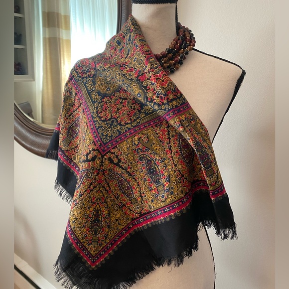 Accessories - Elegant Paisley Scarf with Beaded Necklace